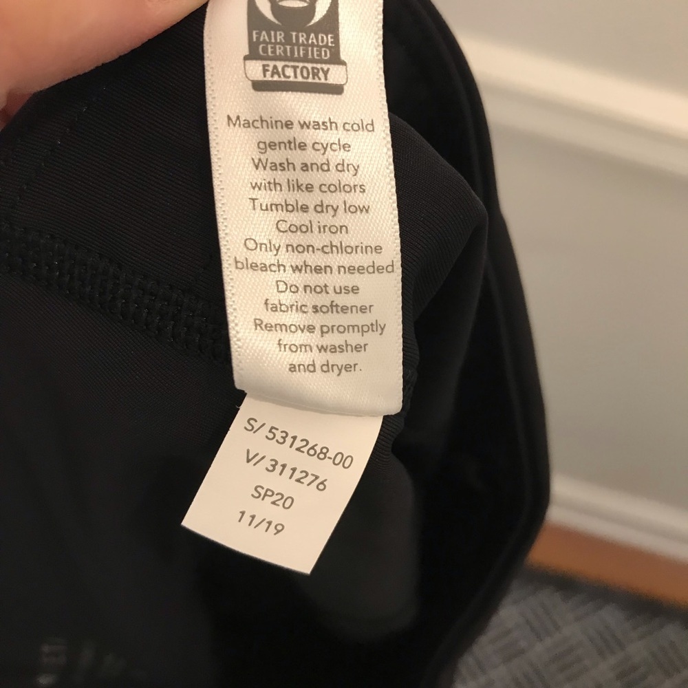 NWT Athleta Ultimate Stash Crop XS black leggings pants running workout - Picture 10 of 11